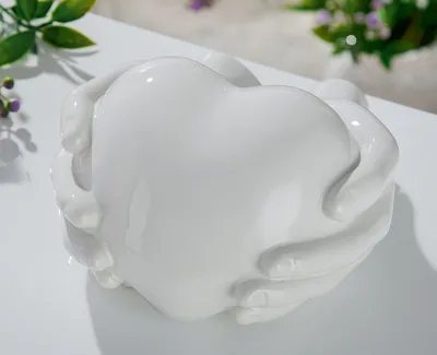 Produktbild von Gilde Skulptur "Herz in Händen" weiß 28566