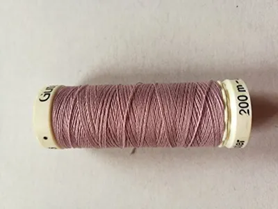 Produktbild von Gütermann Nähgarn Allesnäher M303 200 m Farbe 0568
