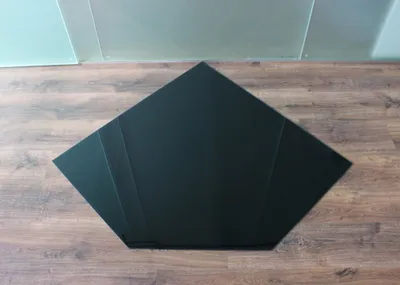 Produktbild von Fünfeck 125x125cm schwarz - Funkenschutzplatte mit Dichtlippe