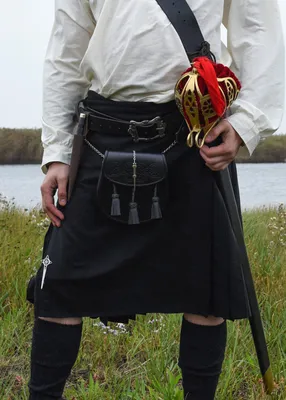Produktbild von 8 Yard Kilt, Schottenrock, schwarz (uni) , Taille 46 in. (XXXL)