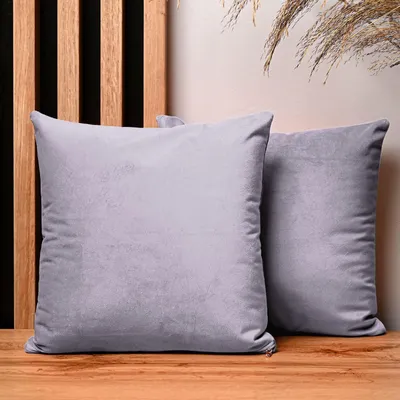 Produktbild von MG Design 2er Set Kissenbezüge 30 x 30 cm in Violett - mit Reißverschluss, samtig-weich mit dezentem Schimmer, pflegeleicht & langlebig
