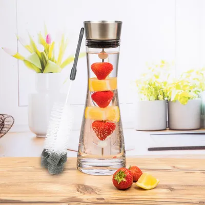 Produktbild von Famanu Wasserkaraf mit Fruchtspieß - 1 Liter - Mit Edelstahlfilter - Glas Wasserkaraf - 10 x 10 x 29,5 cm