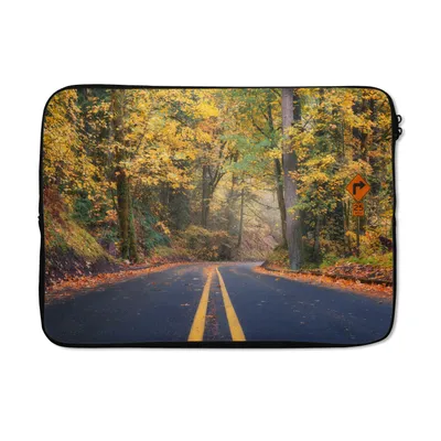 Produktbild von MuchoWow® Laptop Hülle 14 ZollStraße durch den Wald Laptoptasche - Laptoptasche - Stoßsicher - Schutzhaube