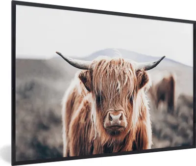 Produktbild von MuchoWow® Gerahmtes Poster Schottischer Highlander - Berg - Hoorn 90x60 cm - Poster mit Schwarzem Bilderrahmen Wandposter Rahmen Foto Bilder - Fotorahmen - Foto-Plakat