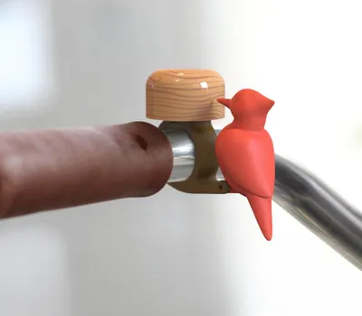 Produktbild von Fahrradklingel „Specht“ – witzige Design-Klingel in Holzoptik