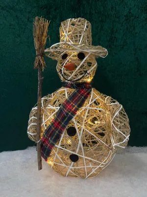 Produktbild von Schneemann aus Weidengeflecht 46 cm mit 15 LEDs und 2 Leuchtmodi, batteriebetrieben