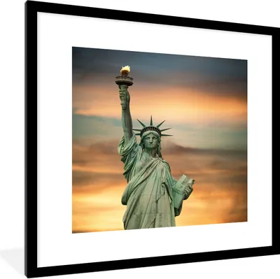 Produktbild von MuchoWow® Gerahmtes Poster New York - Freiheitsstatue - Sonnenuntergang 40x40 cm - Poster mit Schwarzem Bilderrahmen Wandposter Rahmen Foto Bilder - Poster - Plakat im Rahmen