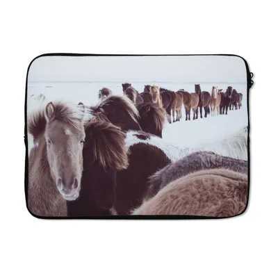 Produktbild von MuchoWow® Laptop Hülle 13 Zoll Pferde - Schnee - Weiß Laptoptasche - Laptophülle - Sleeve - Rundumschutz