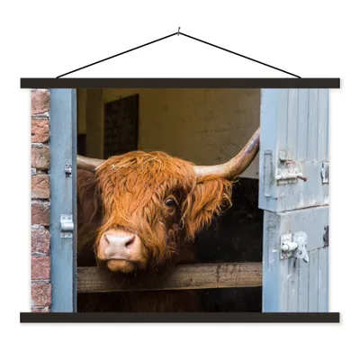 Produktbild von MuchoWow® Textilposter Schottischer Highlander - Bauernhaus - Scheune 120x90 cm mit schwarzem Rahmen - Aufhänger für Poster