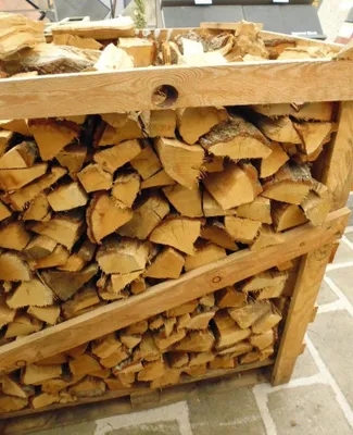 Produktbild von Brennholz Eiche für Kamin, lose geschüttet, Blocklänge ca. 20-30 cm, 1,4 m³