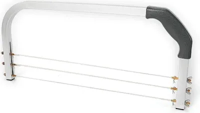Produktbild von Tortenschneider - Verstellbarer Tortenbodenschneider - Edelstahl - 53 cm - 3 gezahnte Schneiddrähte - Silber
