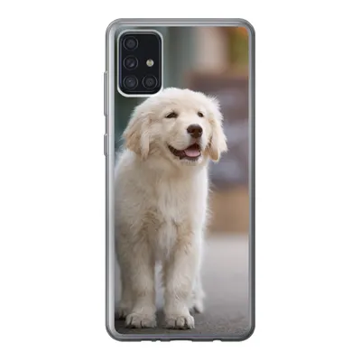Produktbild von MuchoWow® Handyhülle Schutzhülle Hülle für Samsung Galaxy A52 5G Ein Golden Retriever Welpe läuft auf dem Bürgersteig Silikon Softcase Handy Hülle - Umschlag