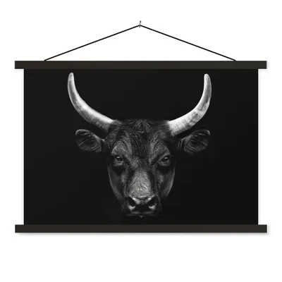Produktbild von MuchoWow® Textilposter Tiere - Stier - Schwarz - Weiß - Porträt 90x60 cm mit schwarzem Rahmen - Aufhängungssatz
