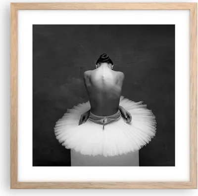Produktbild von Gerahmtes Poster - Rahmen in heller Eiche - Ballerina Rücken Stück - 40x40 cm - Wand Bild - Wanddeko - Wandbilder - Kunstposter - Wandposter - Bilderrahmen - Bilder - Kunstdruck - P2NAC40x40-4729