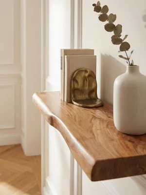 Produktbild von Wandregal mit Baumkante Akazie Massivholz 60 cm, Design Schweberegal Wandboard Massiv, Regal Holz Natur, Landhausstil Hängeregal