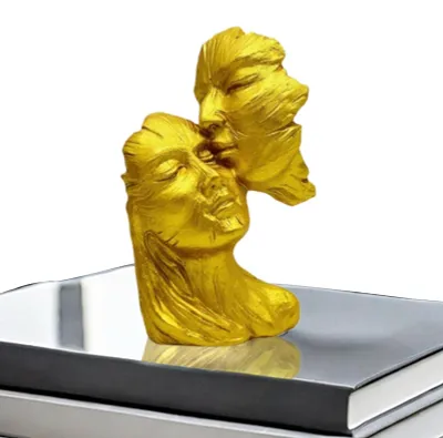 Image de Statue en résine représentant un couple amoureux