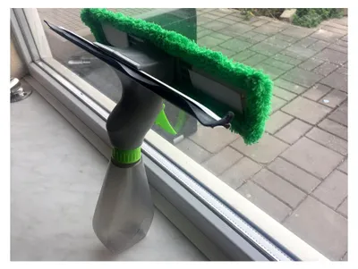 Produktbild von 3in1 Fensterwischer Fensterabzieher Mikrofaserbezug Sprühfunktion Sprühflasche