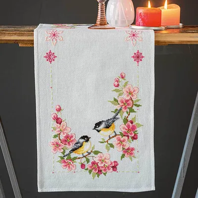 Produktbild von Vervaco Tischläufer Kreuzstich Set "2 Kohlmeisen in Blumen", Zählmuster, 32x84cm