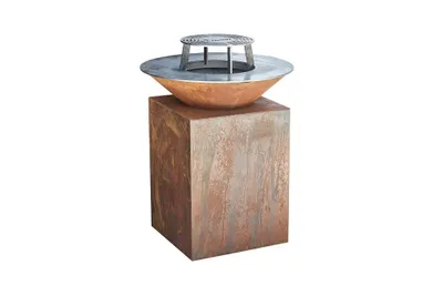 Image de Favilla Fuego - Brasero en acier Corten avec plaque grill et plancha Anneau de cuisson intégré • Effet patiné naturel.