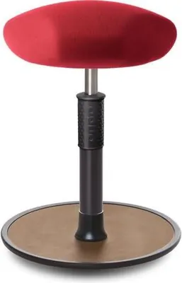 Produktbild von Sitz- Stehhocker Free Regular Triangel Gestrick Rot schwarz /Natur.