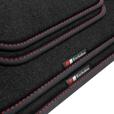 Produktbild von Exclusive Design Fußmatten passend für BMW X1 U11 / iX1 U11 xDrive ab 10/2022-, Naht:Rot. Deluxe Velours