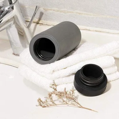 Obrázok produktu pre Silikónové ochranné kryty na fľaše so šampónom a sprchovým gélom, sivá farba