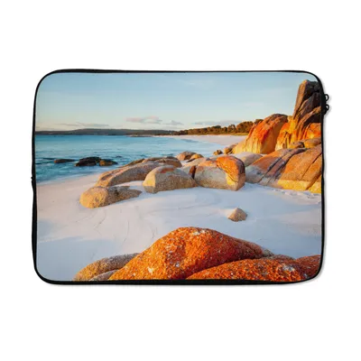 Produktbild von MuchoWow® Laptop Hülle 13 Zoll Felsen am Strand der Bay of Fires in Tasmanien Laptoptasche - Laptophülle - Sleeve - Rundumschutz
