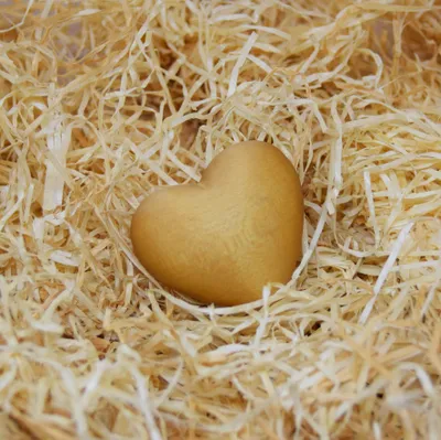 Produktbild von naturling Holzwolle Füllmaterial - 2,5kg  Verpackungsmaterial für Deko Geschenk Karton Pakete - unbehandelte Fichtenholzwolle