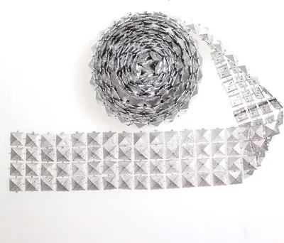 Produktbild von 1,8m Strassband 3cm silber Pailettenband 4-reihig Pyramidenform Dekoband