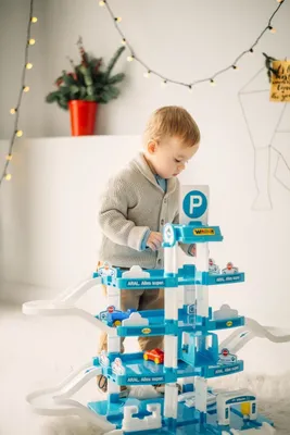 Produktbild von Garage ARAL-2 mit 4 Ebenen und Autos