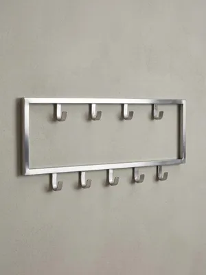 Produktbild von Wandgarderobe aus poliertem Stahl in Silber, Platzsparendes, stilvolles Wohnaccessoire. 50x4x20 cm | Kadima Design