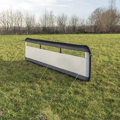 Produktbild von Windschutz Sichtschutz Windbarikade aufblasbar | 150D Polyester | 480x140 cm | grau
