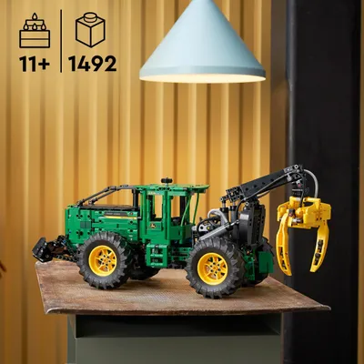 Zdjęcie produktu dla LEGO Technic Ciągnik zrywkowy John Deere 948L-II, zabawka konstrukcyjna dla dziecka, pojazd budowlany z funkcjami pneumatycznymi i napędem na 4 koła, pomysł na prezent dla fana inżynierii, 42157