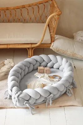 Produktbild von Babynest 2-in-1, Nestchen, & Bettschlange Hellgrau – Velours, handgeflochten, | Letino