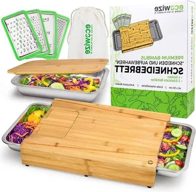 Immagine prodotto di Tagliere a tre sezioni con vaschetta di raccolta - Set da 8 pezzi per salsicce di Francoforte con custodia inclusa - Tagliere in bambù con vaschetta di raccolta in acciaio inossidabile - Tritare, affettare e grattugiare direttamente sul tagliere
