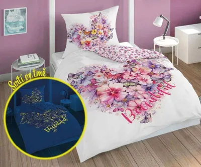 Produktbild von Glow in the Dark Bettwäsche-Set 140x200 Herz mit rosa Blumen