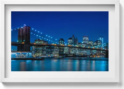 Produktbild von Brooklyn Bridge am Abend - New York– Wandbild mit Rahmen – Gerahmtes Bild  – Wanddekoration – 60x40 cm –  Schwarz Rahmen