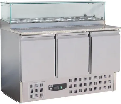 Zdjęcie produktu dla Stół do pizzy Combisteel 136 cm z blatem granitowym – 3 drzwi, chłodnia na pojemniki GN