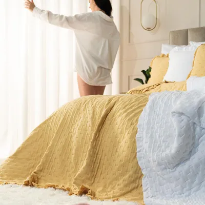 Image de MARKIZETA SAVONA Couvre-lit décoratif avec volants, 220x240cm, couleur 190 jaune moutarde SAVONA/NAP/190/220240/1
