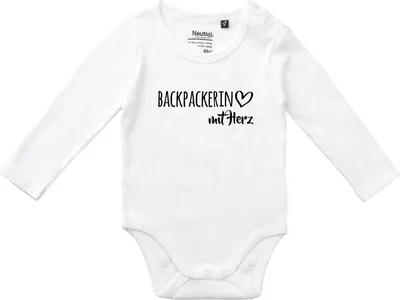 Produktbild von Huuraa Baby Body Backpackerin mit Herz 62 White  Baumwolle Fairtrade Langarmbody Geschenkidee