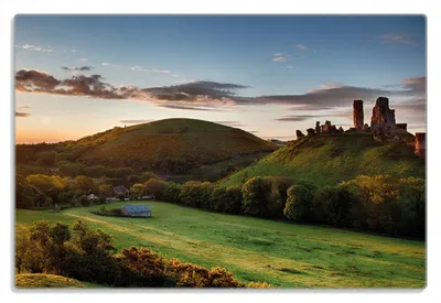 Produktbild von Wallario Frühstücksbrettchen aus Glas 20 x 30 cm mit rutschfesten Füßen, Motiv Schlosspanorama in England bei Sonnenaufgang