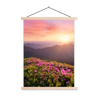 Produktbild von MuchoWow® Textilposter Blumen - Berg - Sonnenuntergang - Landschaft 60x80 cm mit holzfarbenen Rahmen - Wandbild