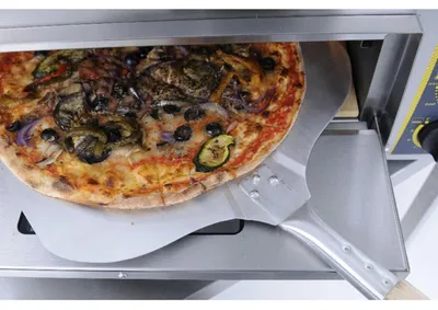 Immagine prodotto di Buccia per pizza, con manico in legno, 30 X 30 X 50 cm (LxPxH)