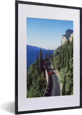 Produktbild von MuchoWow® Gerahmtes Poster Gardasee - Straße - Auto 40x60 cm - Poster mit Schwarzem Bilderrahmen Wandposter Rahmen Foto Bilder - Poster in Rahmen