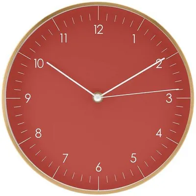 Productafbeelding van Unyqoos® Stille ronde wandklok – Rood en goud, aluminium frame, geluidsloos uurwerk en grote Arabische cijfers, minimalistisch Scandinavisch design voor woonruimtes
