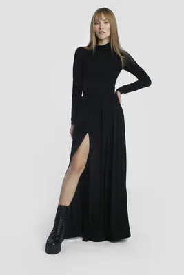 Produktbild von Ein langes Kleid mit figurbetontem Oberteil,