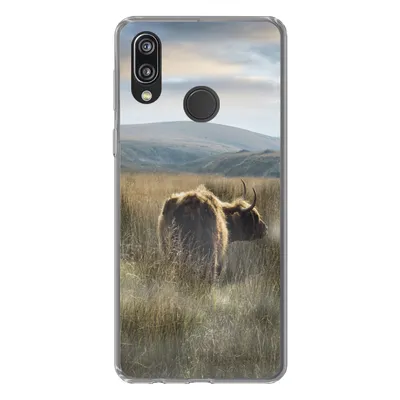 Produktbild von MuchoWow® Handyhülle Schutzhülle Hülle für Huawei P20 Lite (2020) Schottische Highlander - Nebel - Gras Silikon Softcase Handy Hülle - Kartenhalter