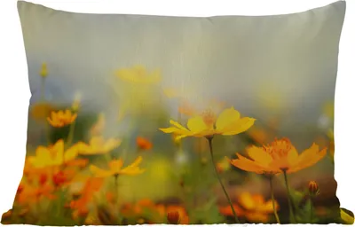 Produktbild von MuchoWow® Outdoor Kissen - Blumen - Landschaft - Gelb - 50x30 cm - Wetterfest - Lounge Kissen - Sofa kissen - Wohnzimmer Dekoration