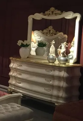 Produktbild von Casa Padrino Luxus Barock Schlafzimmer Kommode mit Spiegel Weiß / Gold - Barock Schlafzimmer Möbel