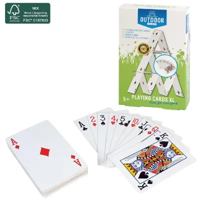 Image de Jouez à un grand jeu de cartes en plein air